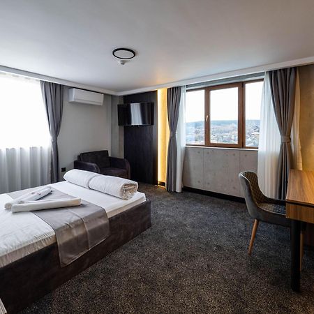 Hotel Elit Pernik Buitenkant foto