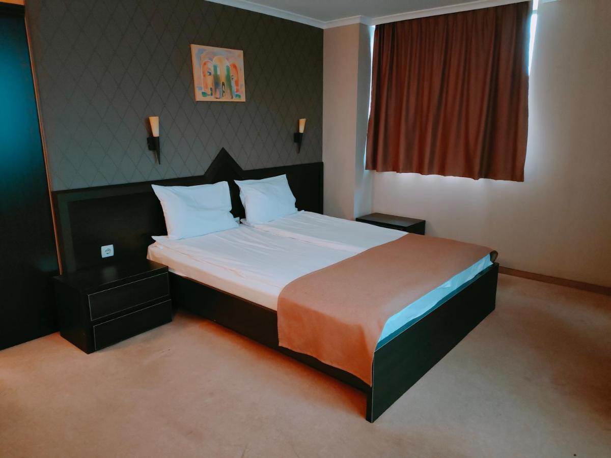 Hotel Elit Pernik Buitenkant foto