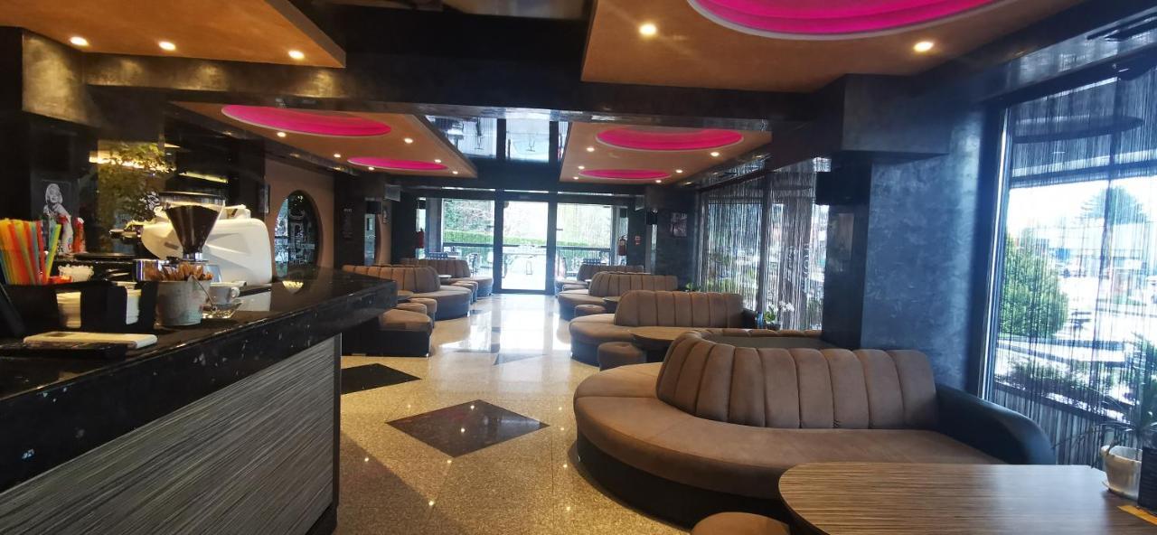 Hotel Elit Pernik Buitenkant foto