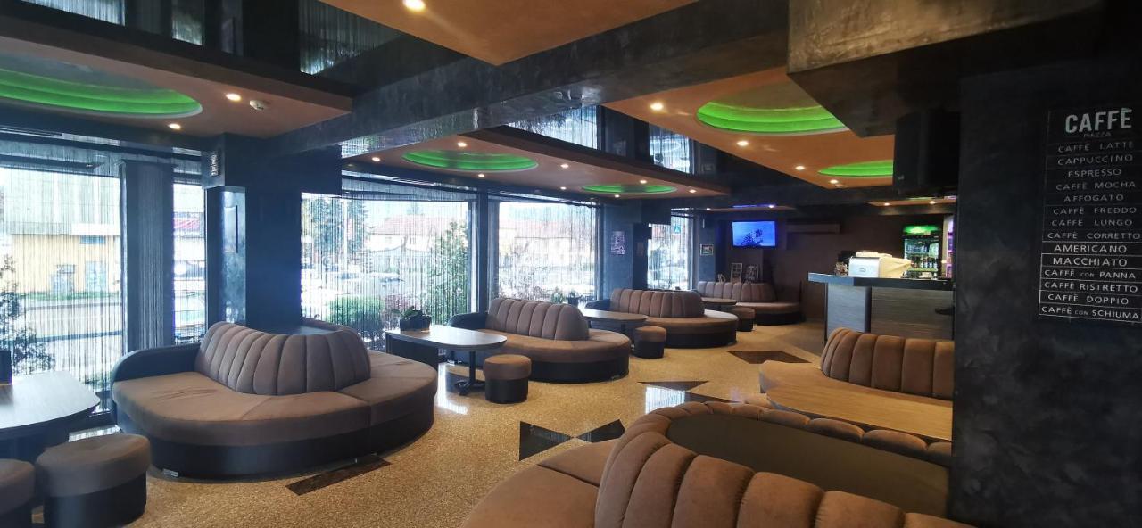 Hotel Elit Pernik Buitenkant foto