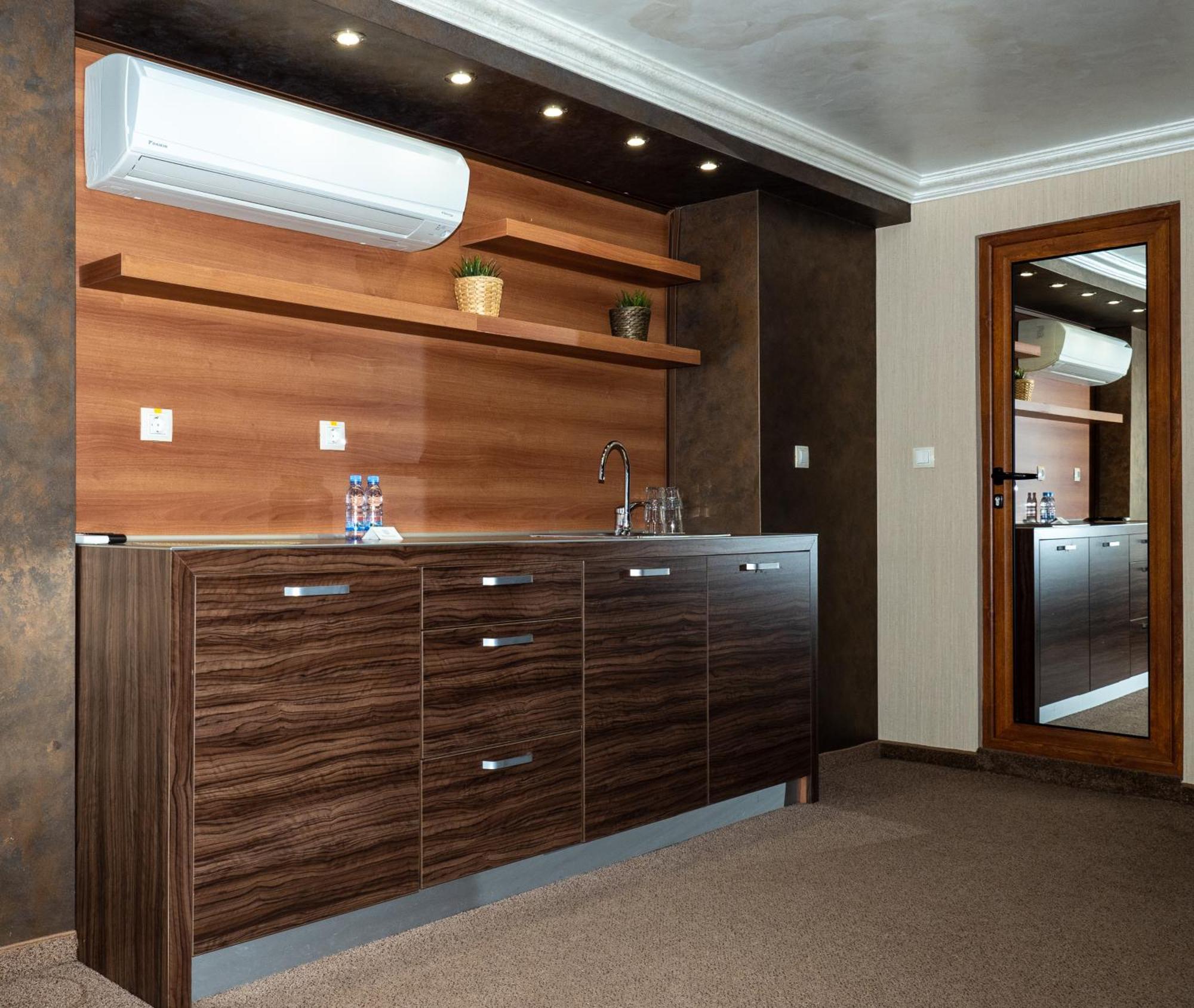 Hotel Elit Pernik Buitenkant foto