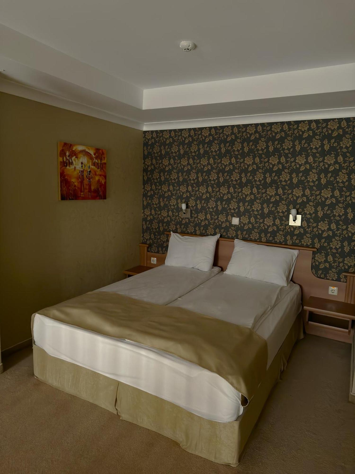 Hotel Elit Pernik Buitenkant foto