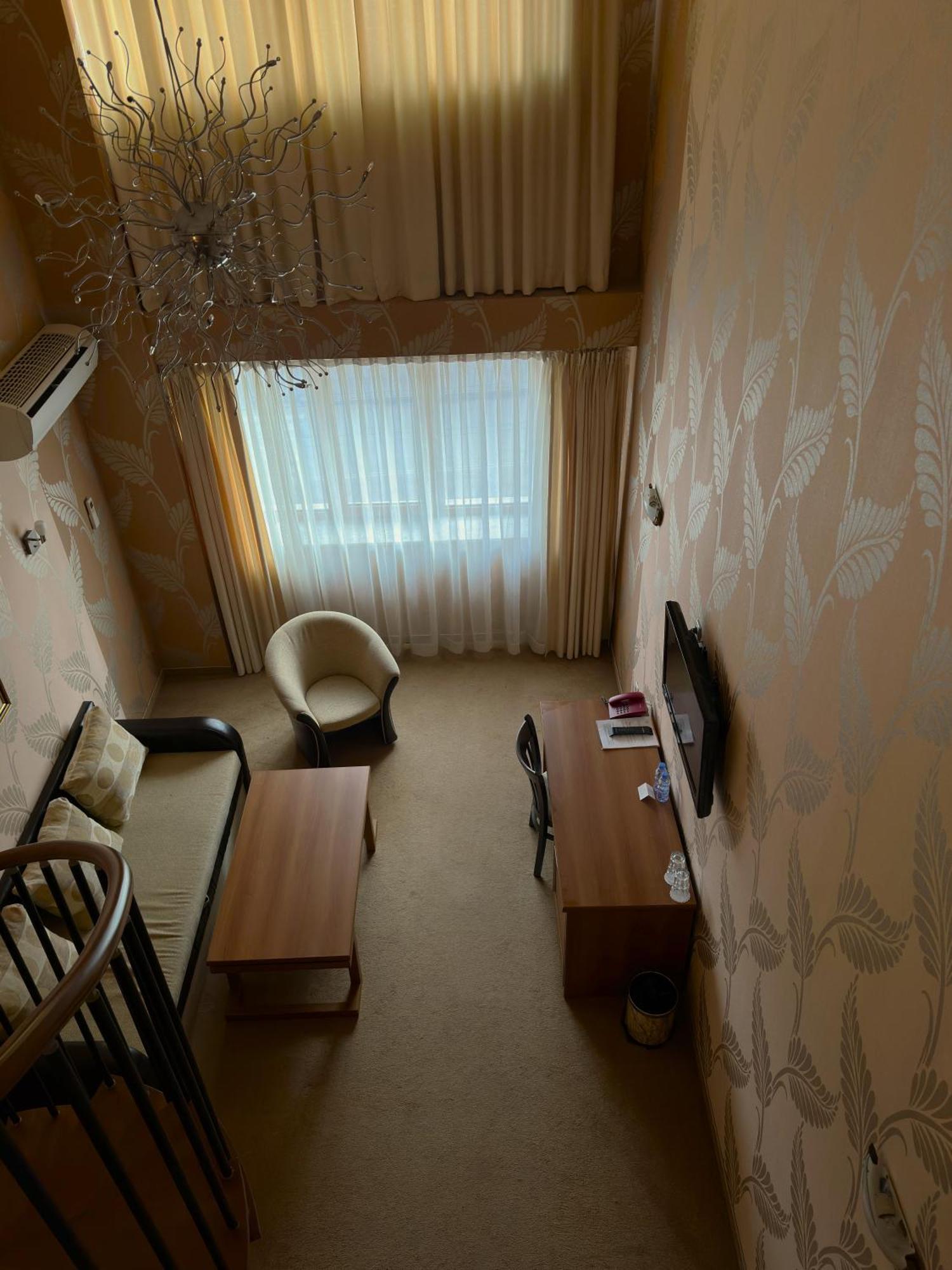 Hotel Elit Pernik Buitenkant foto