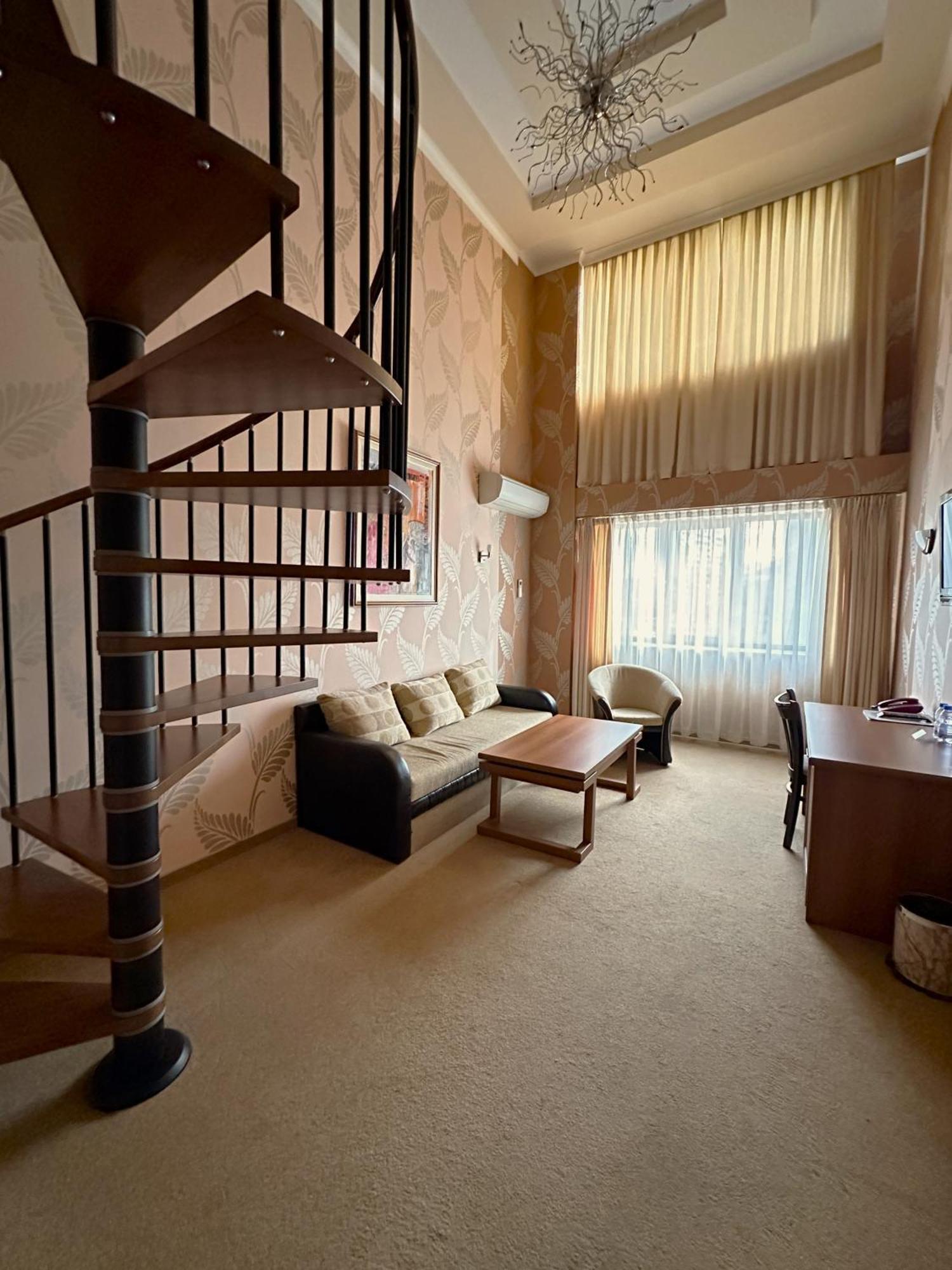 Hotel Elit Pernik Buitenkant foto