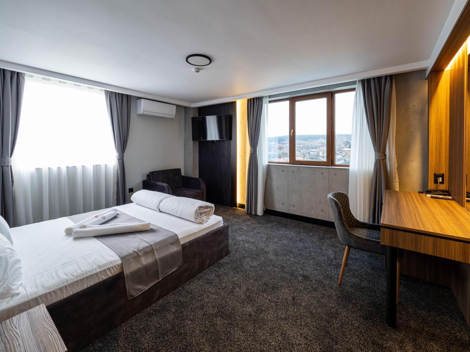 Hotel Elit Pernik Buitenkant foto