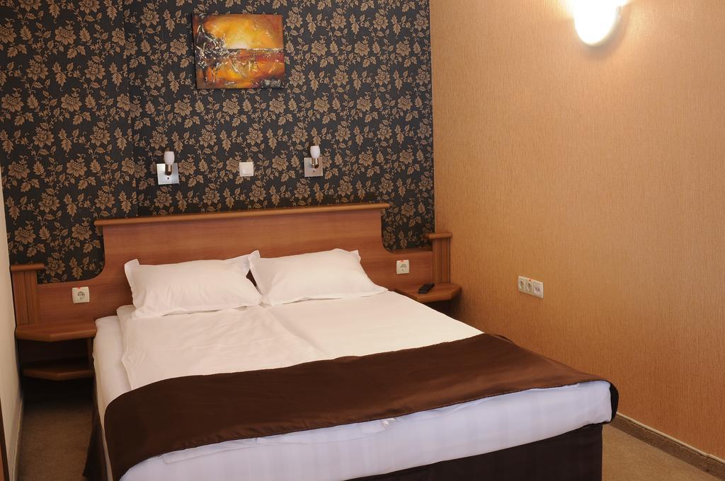 Hotel Elit Pernik Buitenkant foto