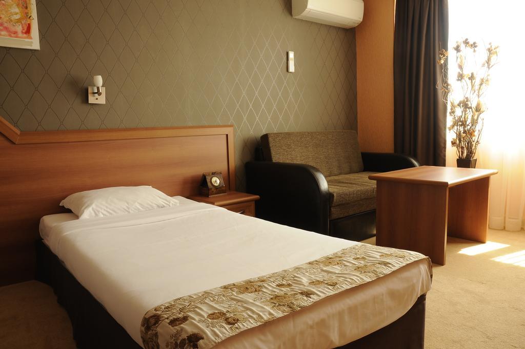 Hotel Elit Pernik Buitenkant foto