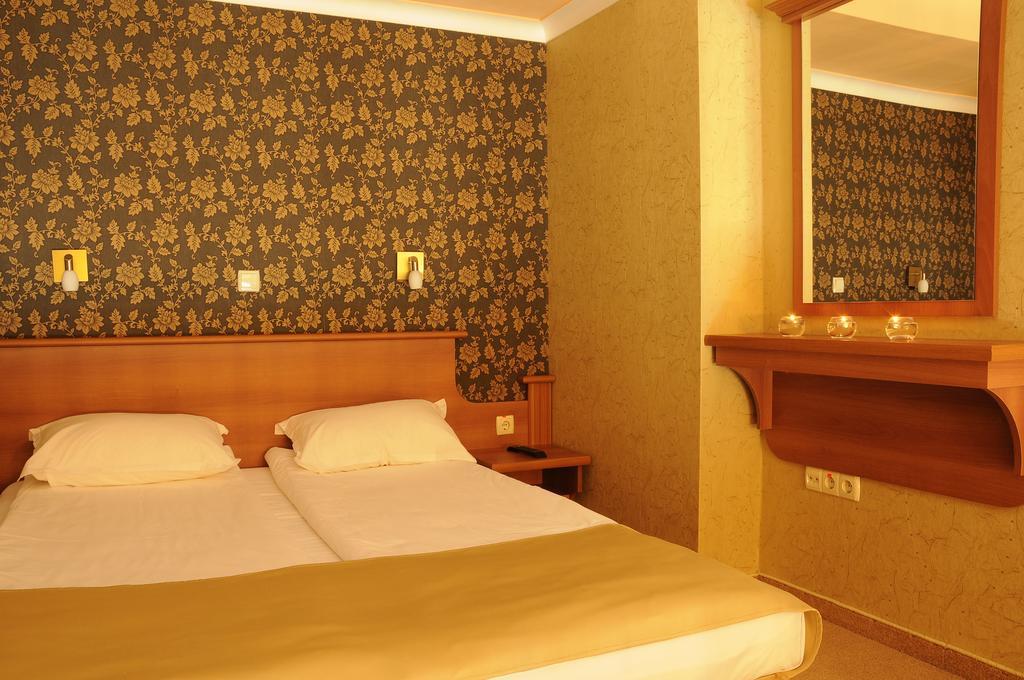 Hotel Elit Pernik Buitenkant foto