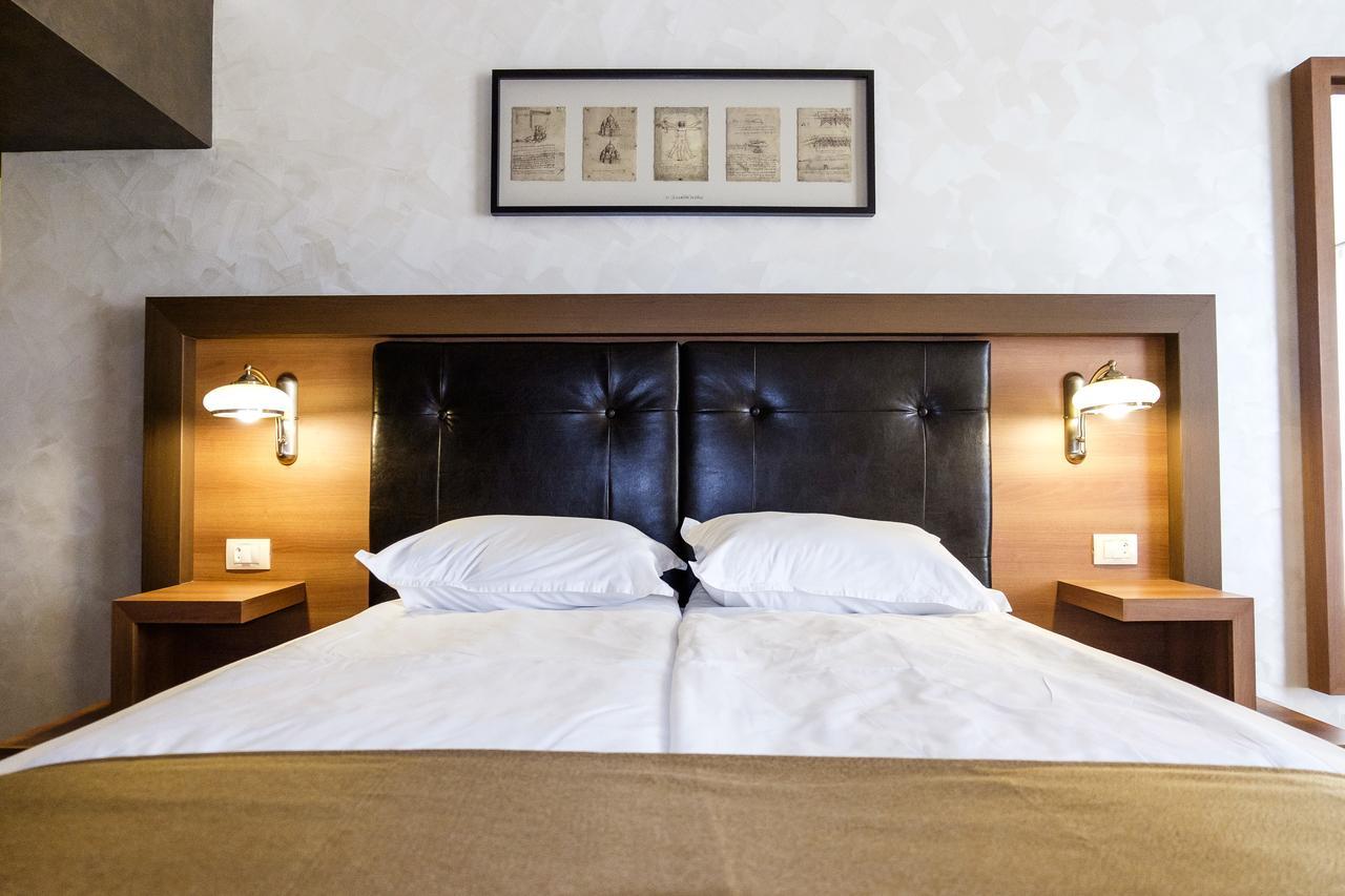 Hotel Elit Pernik Buitenkant foto